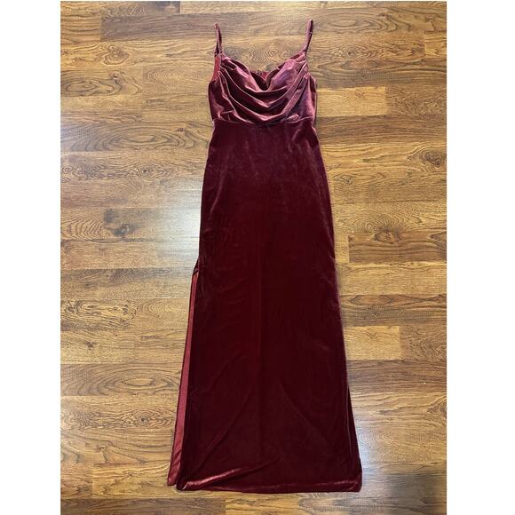 Revelry Women's Skye Velvet Dress Red Size 6 β Elegant Bridesmaid/Formal Gown - Picture 2 of 13